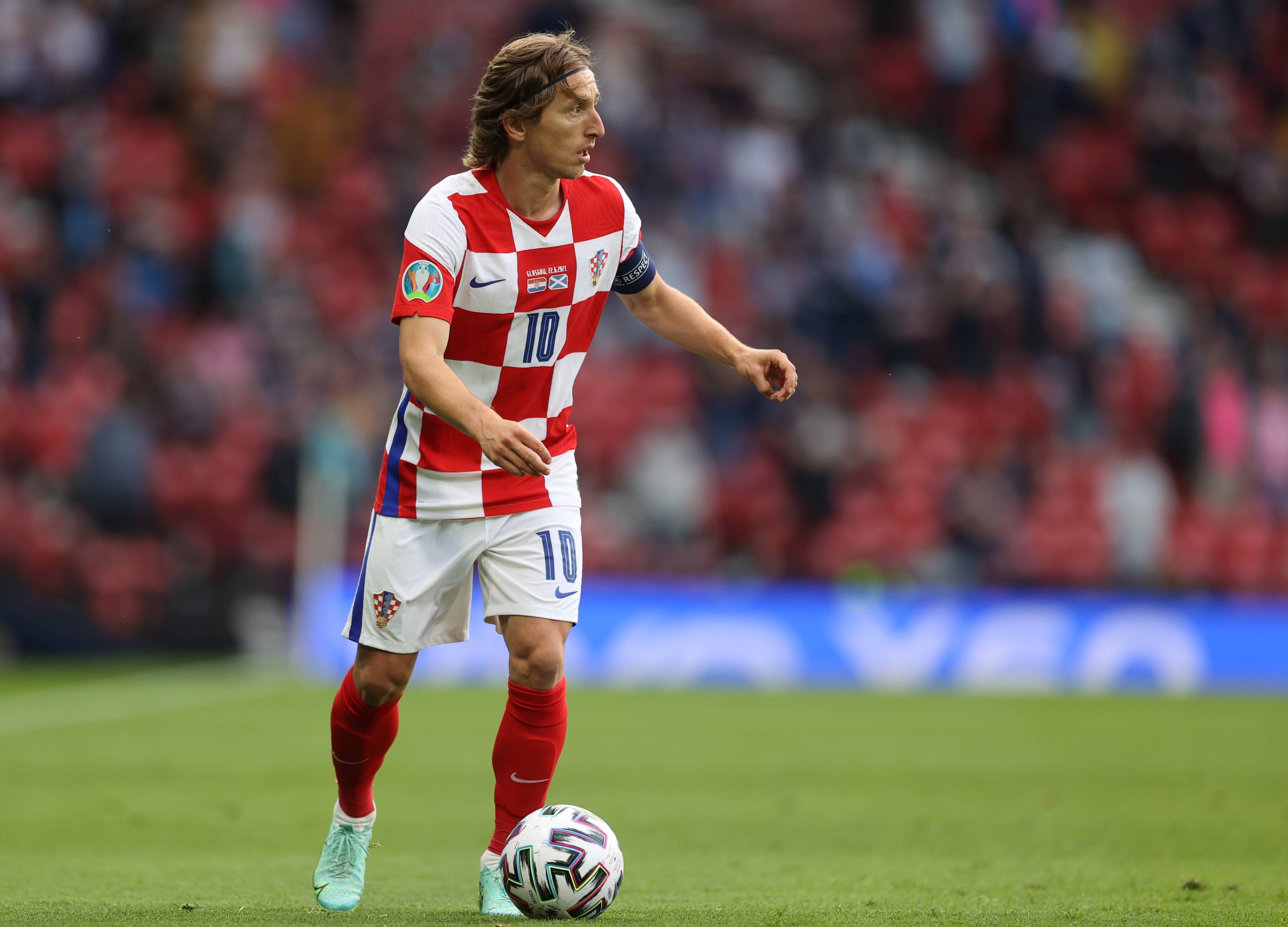 76人队记：庄神右膝扭伤，本场比赛不会回归